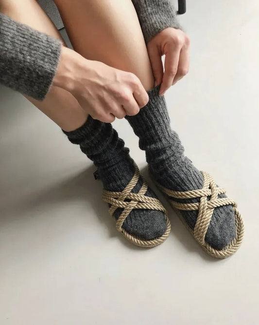 Associer sandales en corde et chaussettes : bonne ou mauvaise idée ? - Nomadic State Of Mind
