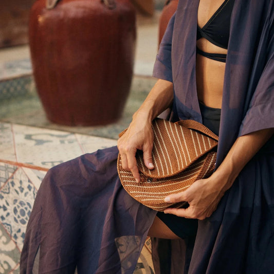 HALF MOON TWISTED BROWN CAMEL - Disponible sur Nomadic State Of Mind