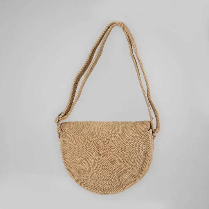 sac bandoulière beige, modèle half moon, accessoires Nomadic state of mind